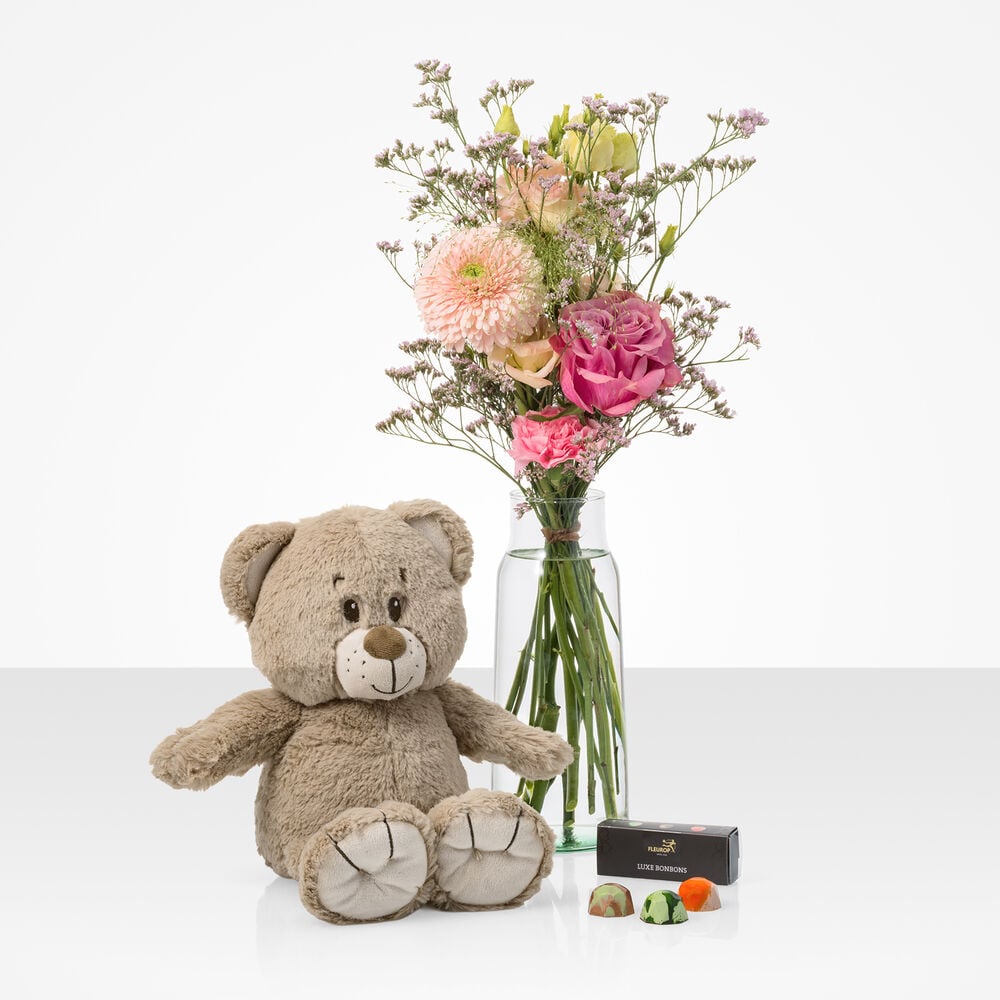 Gentle gesture bouquet (gift set with cuddly toy, chocolate and vase!)
